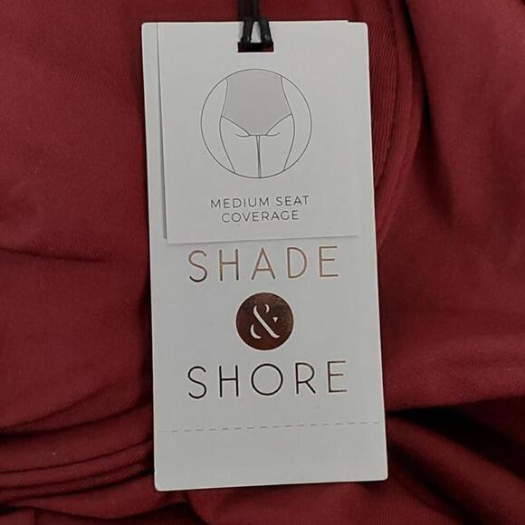 Underwire Belted One Piece Swimsuit | Shade & Shore | Small (4/6) - Picture 7 of 9